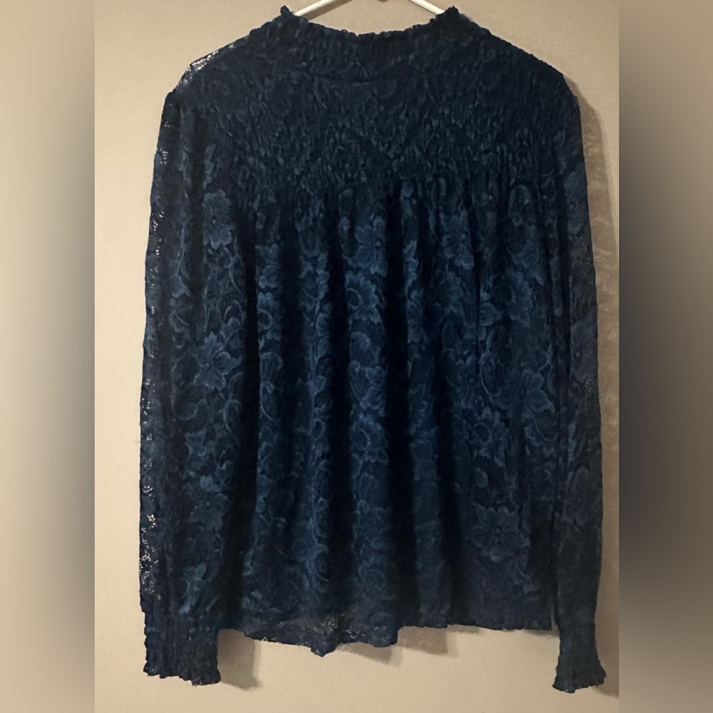 CABLE & GAUGE size XL Elegant Long Sleeved Navy Lace Women's Top